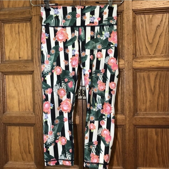 Lululemon Wunder Under Crop *Full-On Luxtreme Floral Palm Play- EUC - Picture 2 of 4